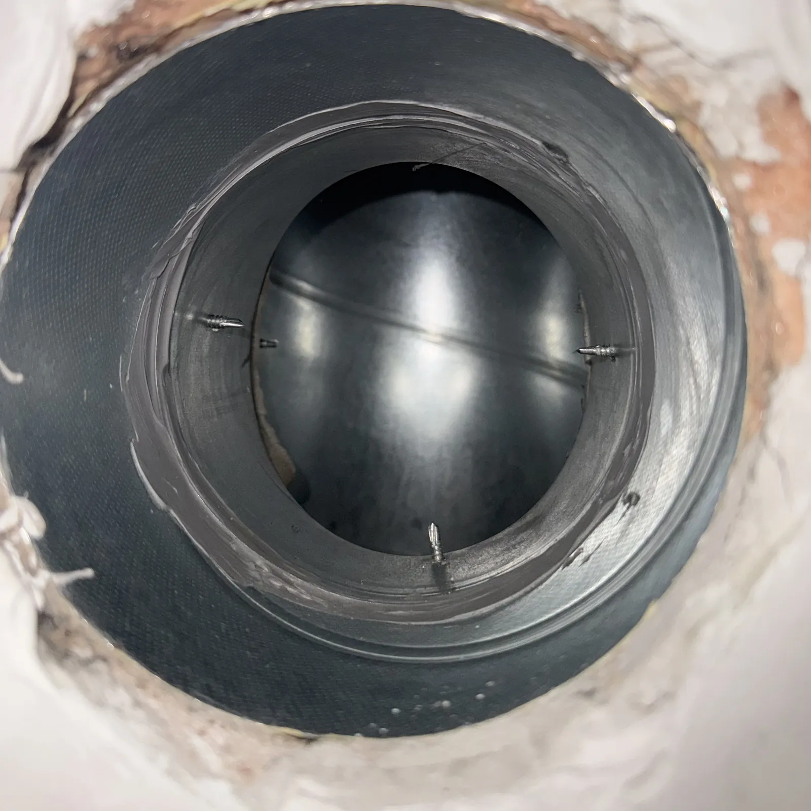 Czyszczenie wentylacji grawitacyjnej PRZED